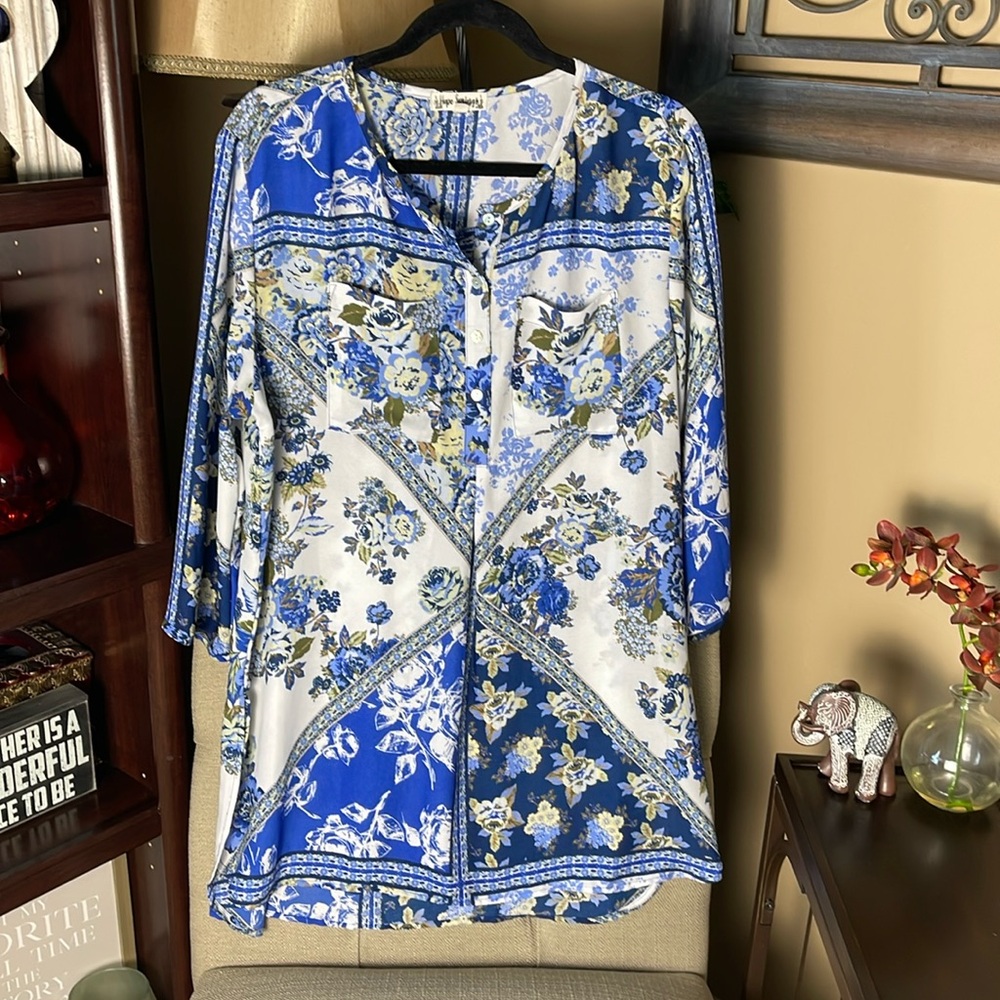 Beautiful blue flower print tunic.